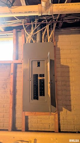 1332 CRESTVIEW Avenue, East Peoria, IL 61611