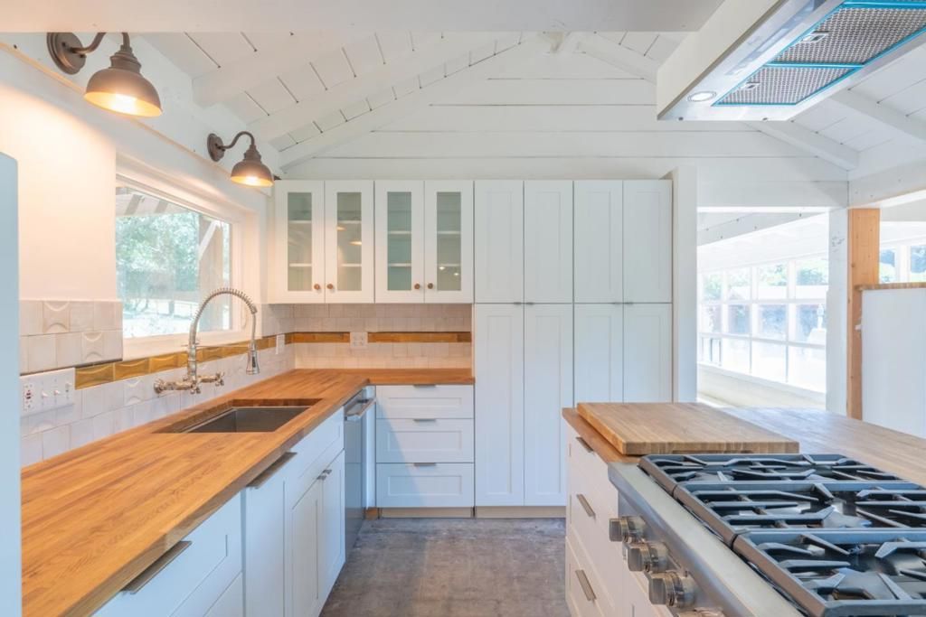 Image 10 of property listing at 72 Los Laureles Grade, Carmel Valley, CA 93924