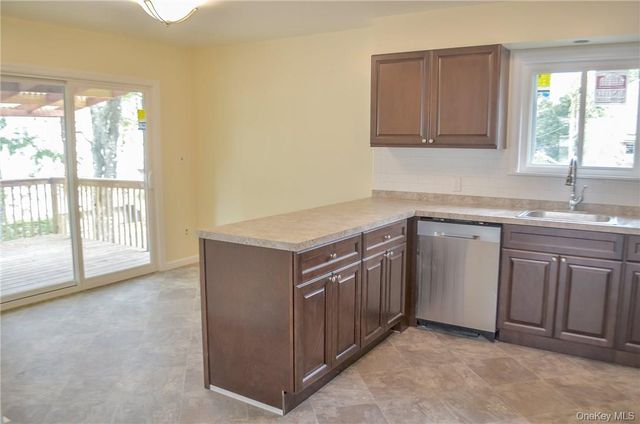 11 Elm Street 2nd Floor, Sleepy Hollow, NY 10591