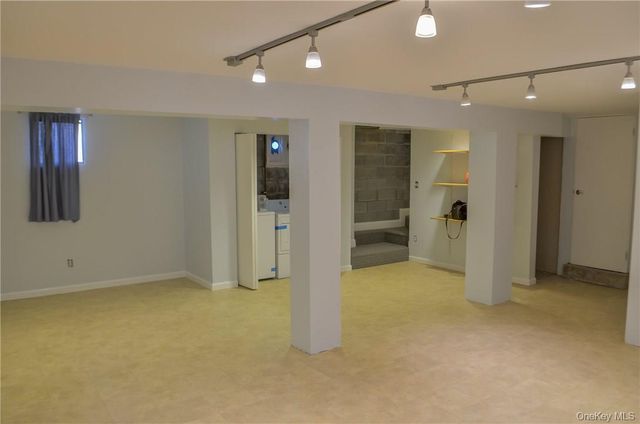 11 Elm Street 2nd Floor, Sleepy Hollow, NY 10591