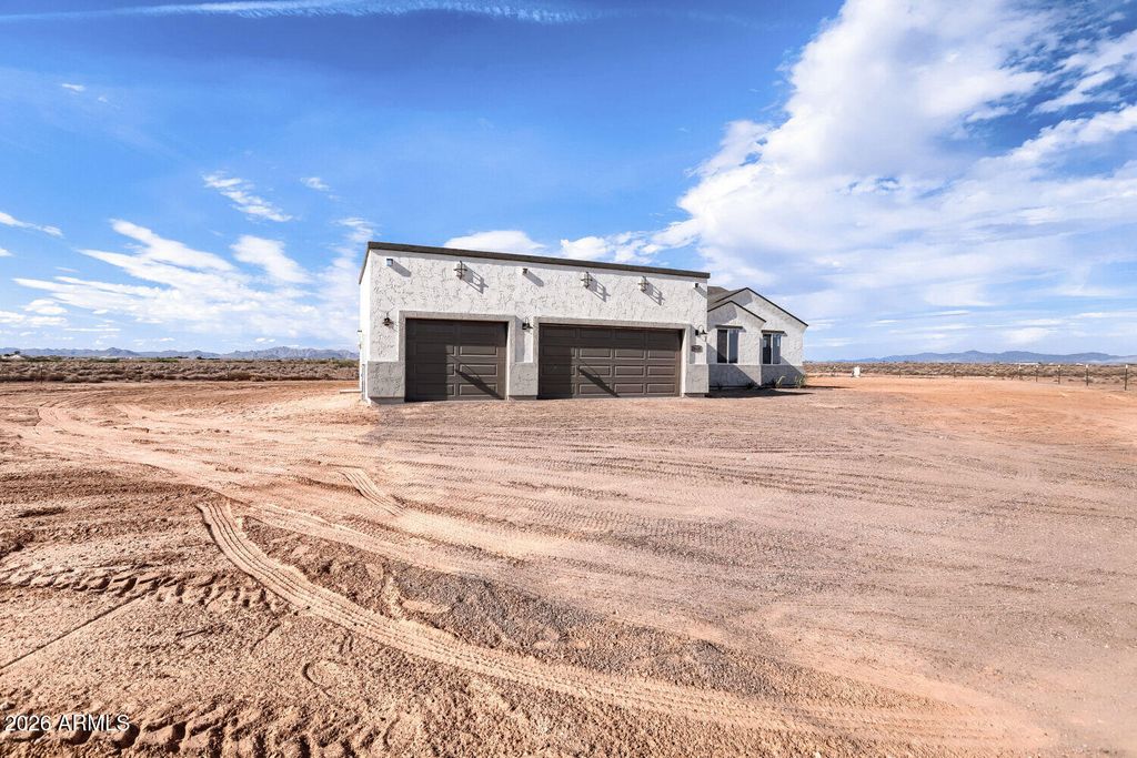 Image 4 of property listing at 38420 W BUCKEYE Road, Tonopah, AZ 85354