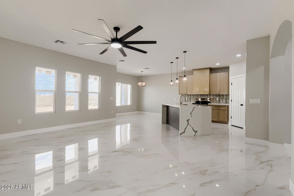 Image 5 of property listing at 38420 W BUCKEYE Road, Tonopah, AZ 85354