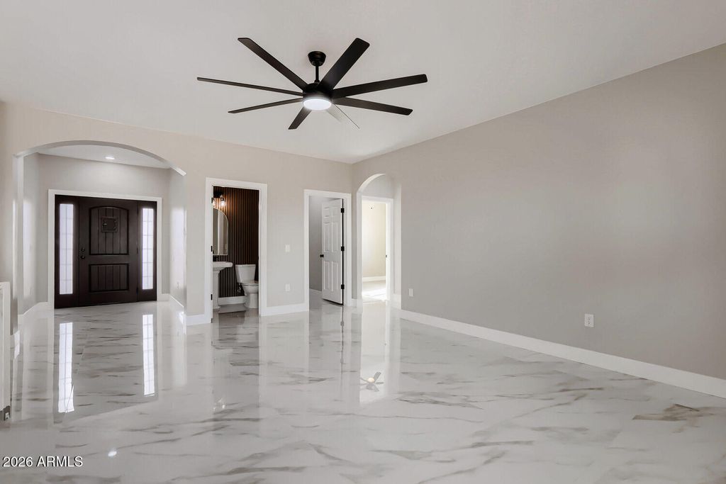 Image 6 of property listing at 38420 W BUCKEYE Road, Tonopah, AZ 85354