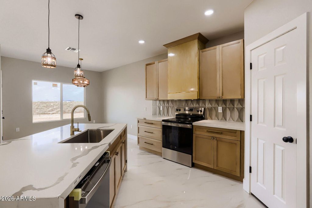 Image 9 of property listing at 38420 W BUCKEYE Road, Tonopah, AZ 85354