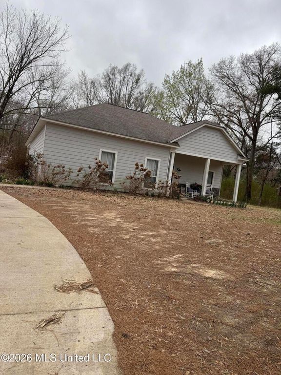 814 Strayhorn Street, Senatobia, MS 38668 — photo 2