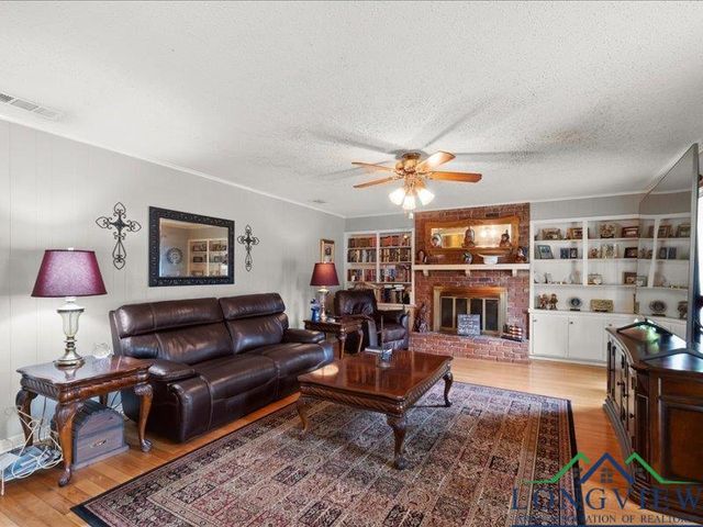 1009 Sequoyah LN, Longview, TX 75605