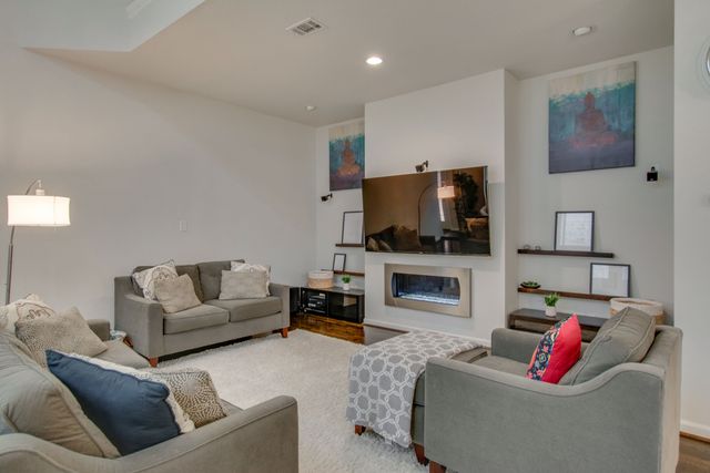 6638 Deleon Street, Irving, TX 75039