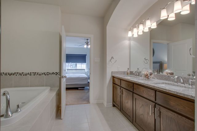 6638 Deleon Street, Irving, TX 75039