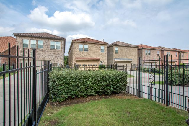 6638 Deleon Street, Irving, TX 75039