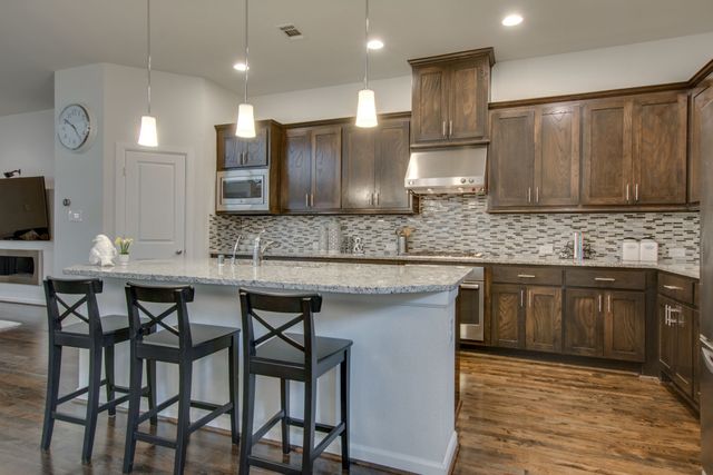 6638 Deleon Street, Irving, TX 75039