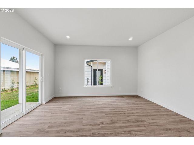 210 GLENGATE St, Cathlamet, WA 98612
