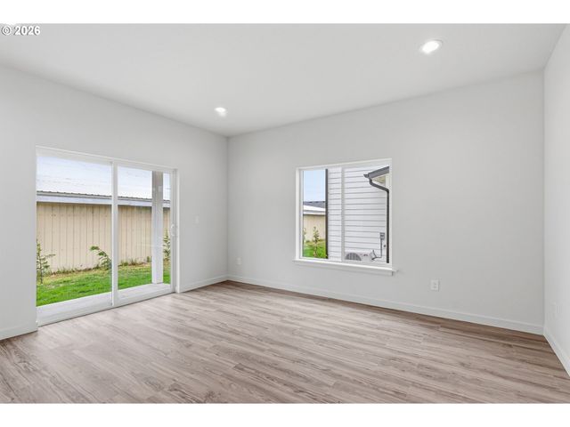 210 GLENGATE St, Cathlamet, WA 98612