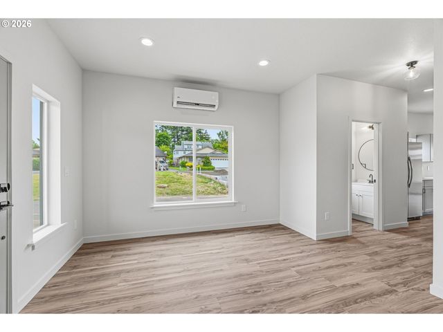 210 GLENGATE St, Cathlamet, WA 98612
