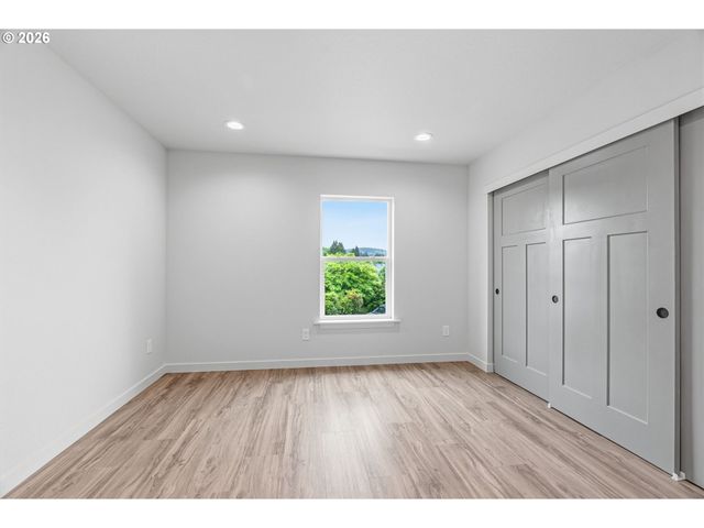 210 GLENGATE St, Cathlamet, WA 98612