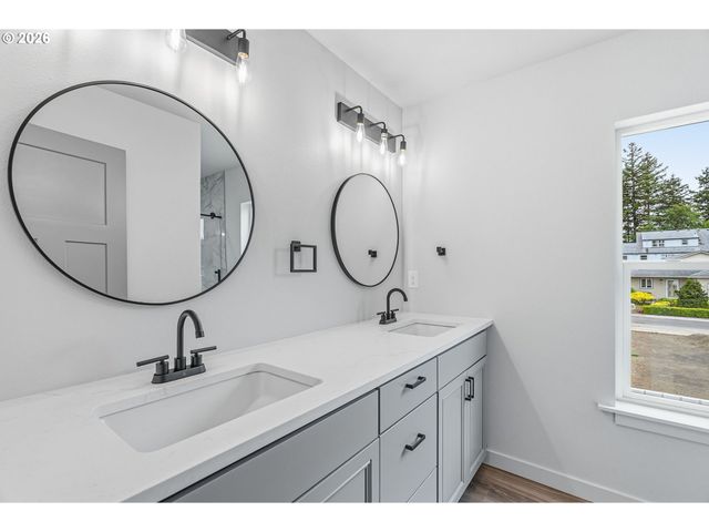 210 GLENGATE St, Cathlamet, WA 98612