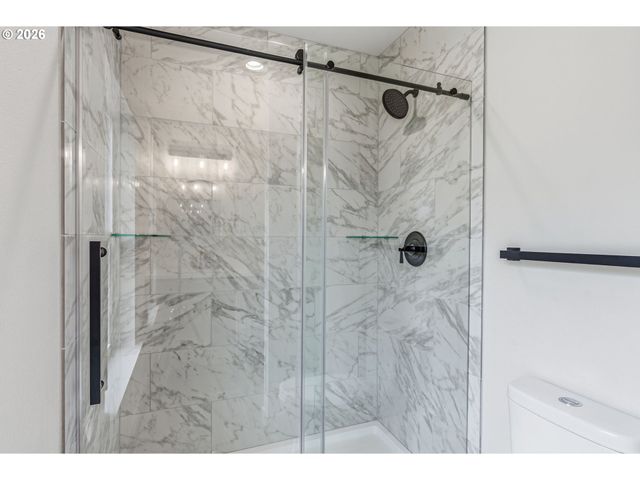 210 GLENGATE St, Cathlamet, WA 98612