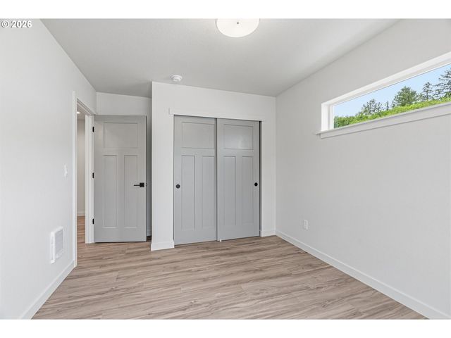 210 GLENGATE St, Cathlamet, WA 98612