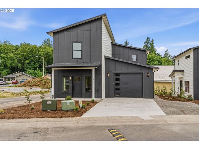 210 GLENGATE St, Cathlamet, WA 98612