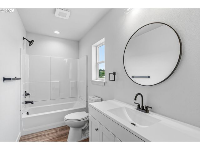 210 GLENGATE St, Cathlamet, WA 98612