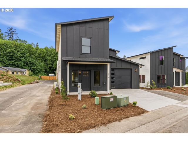 210 GLENGATE St, Cathlamet, WA 98612