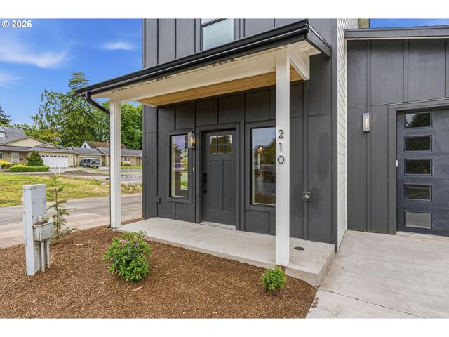210 GLENGATE St, Cathlamet, WA 98612