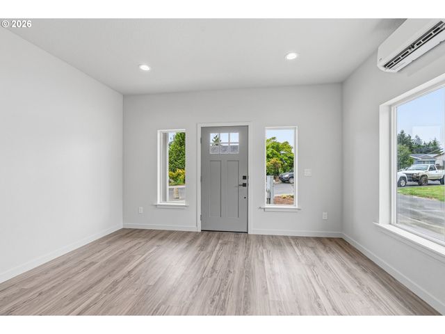 210 GLENGATE St, Cathlamet, WA 98612