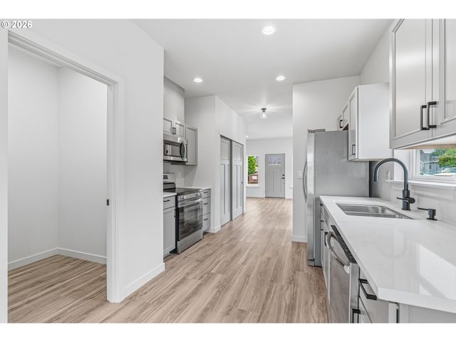 210 GLENGATE St, Cathlamet, WA 98612