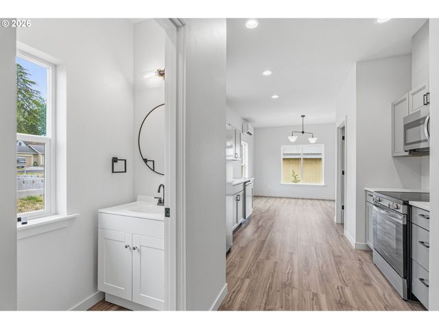 210 GLENGATE St, Cathlamet, WA 98612