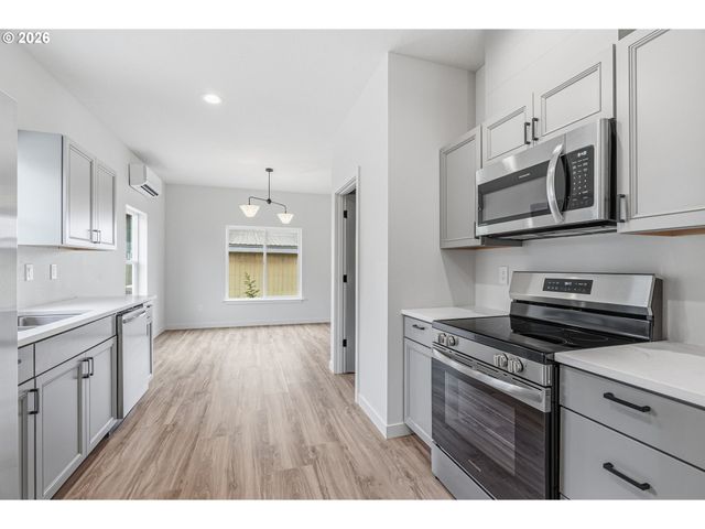 210 GLENGATE St, Cathlamet, WA 98612
