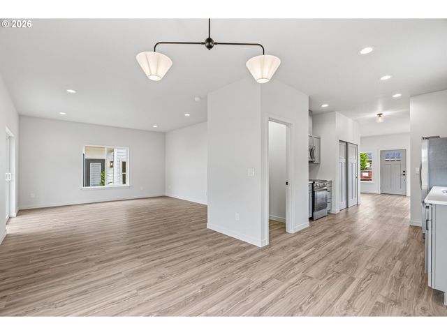 210 GLENGATE St, Cathlamet, WA 98612