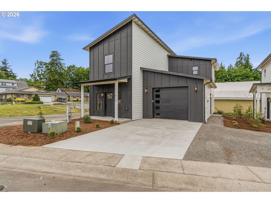 210 GLENGATE St, Cathlamet, WA 98612