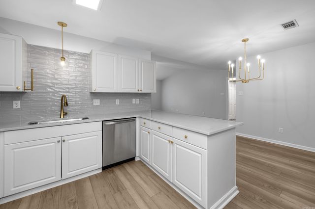 6 Meadow Ridge Loop, Maumelle, AR 72113