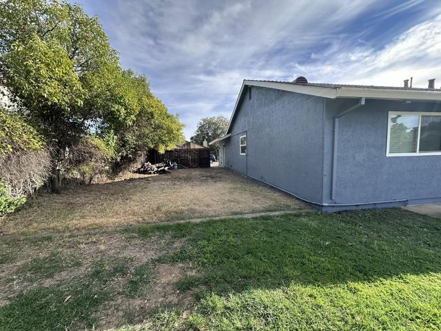 9051 Bramble Trail Way, Sacramento, CA 95826