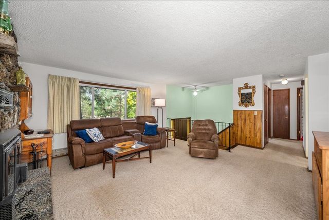 16413 W FOUR MOUND Rd, Nine Mile Falls, WA 99026