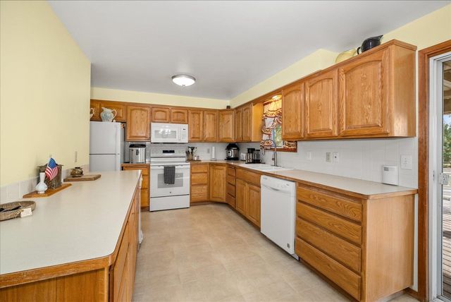 16413 W FOUR MOUND Rd, Nine Mile Falls, WA 99026