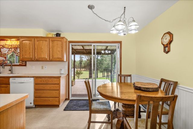 16413 W FOUR MOUND Rd, Nine Mile Falls, WA 99026