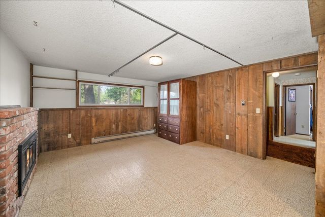 16413 W FOUR MOUND Rd, Nine Mile Falls, WA 99026
