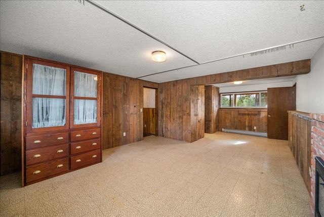 16413 W FOUR MOUND Rd, Nine Mile Falls, WA 99026