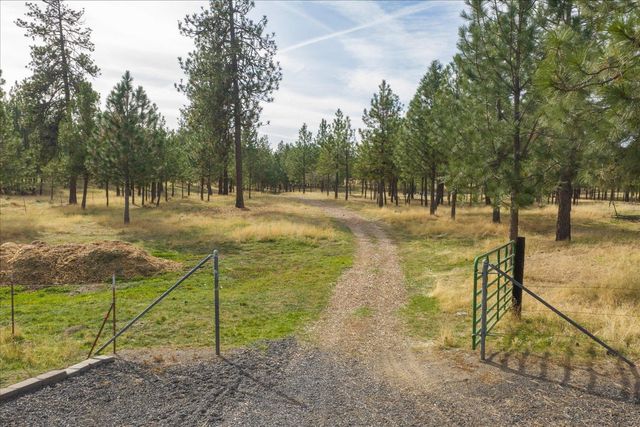 16413 W FOUR MOUND Rd, Nine Mile Falls, WA 99026