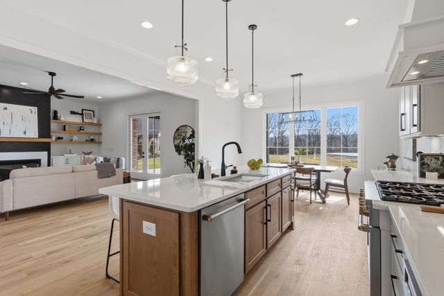 1016 Luxborough Dr, Hendersonville, TN 37075