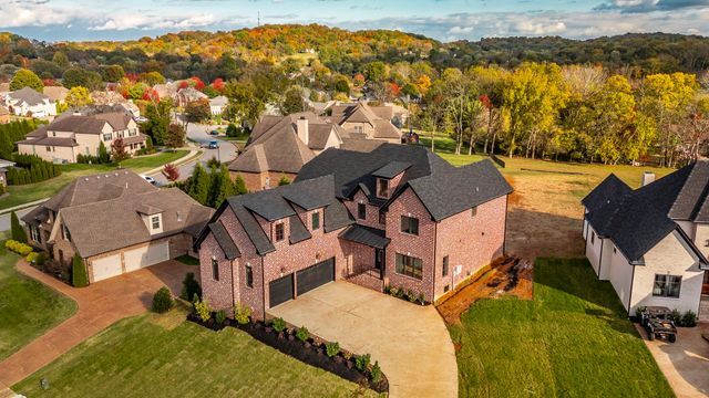 1016 Luxborough Dr, Hendersonville, TN 37075