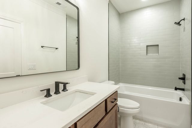 1016 Luxborough Dr, Hendersonville, TN 37075