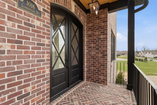 1016 Luxborough Dr, Hendersonville, TN 37075