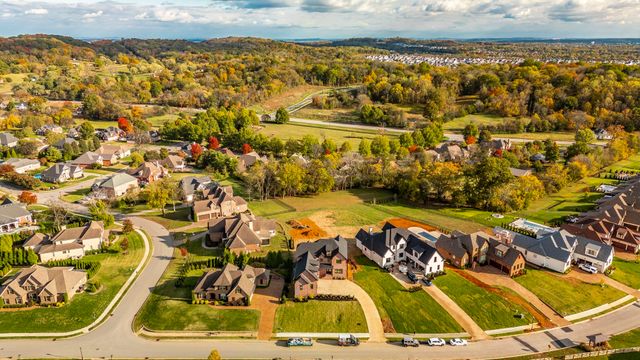 1016 Luxborough Dr, Hendersonville, TN 37075