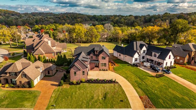 1016 Luxborough Dr, Hendersonville, TN 37075