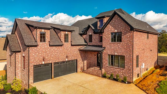 1016 Luxborough Dr, Hendersonville, TN 37075