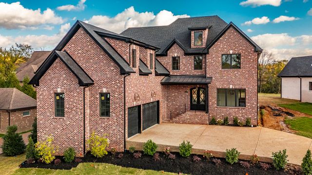 1016 Luxborough Dr, Hendersonville, TN 37075