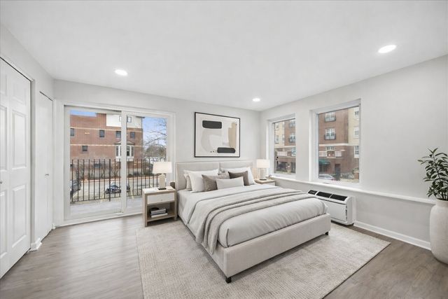 1041 Susan Collins Lane 203, Oak Park, IL 60302