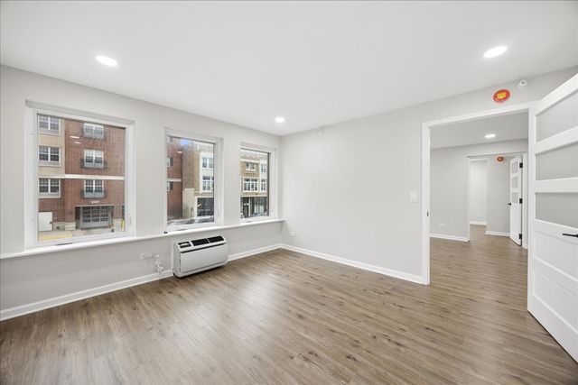 1041 Susan Collins Lane 203, Oak Park, IL 60302