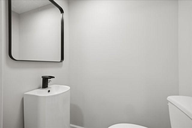 1041 Susan Collins Lane 203, Oak Park, IL 60302